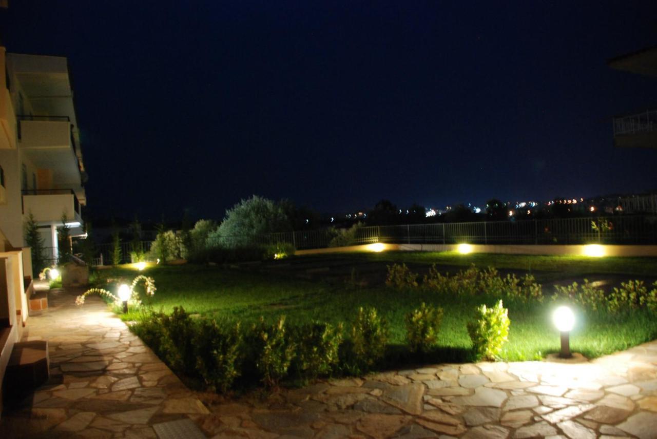 Alexandros Maisonettes & Apartments Nea Moudania Exterior photo